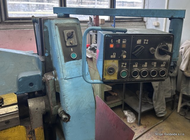 Ohýbačka plechů hydraulická XONM 2000/2 B (2 - Ohybacka plechu hydraulicka XONM 2000-2 B (4).JPG)